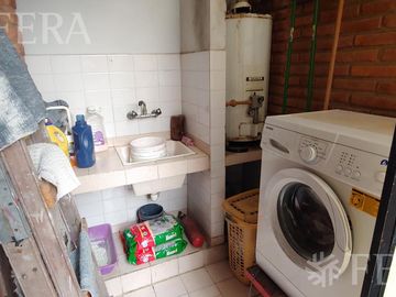 Venta de departamento de 4 ambientes con patio en Wilde