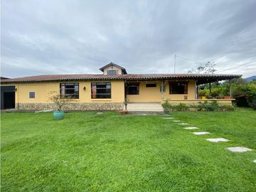 VENTA DE FINCA EN CALARCA VIA BARCELONA QUINDIO