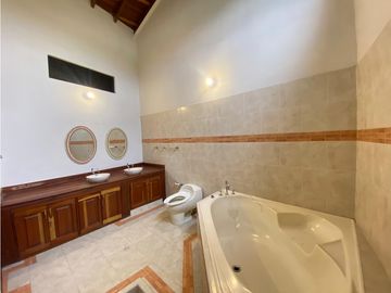 VENTA DE FINCA EN CALARCA VIA BARCELONA QUINDIO