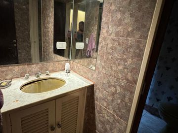 VENTA CASA MULTIFAMILIAR CON PILETA