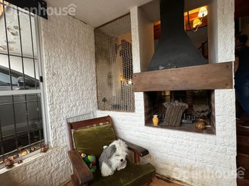VENTA CASA MULTIFAMILIAR CON PILETA