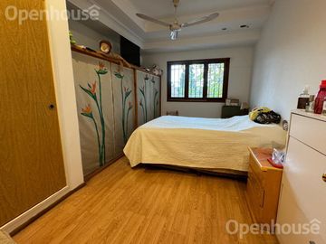 VENTA CASA MULTIFAMILIAR CON PILETA