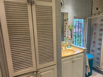 VENTA CASA MULTIFAMILIAR CON PILETA