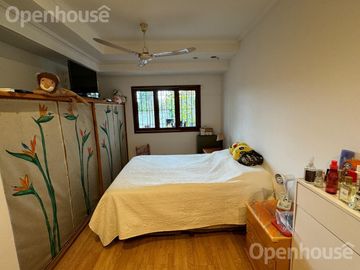 VENTA CASA MULTIFAMILIAR CON PILETA