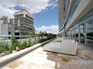 IMPECABLE DUPLEX  CON COCHERA. SOBRE AV. DEL LIBERTADOR,  (OLIVOS).