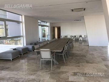 IMPECABLE DUPLEX  CON COCHERA. SOBRE AV. DEL LIBERTADOR,  (OLIVOS).