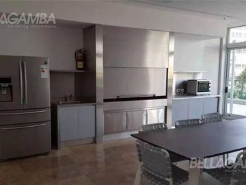 IMPECABLE DUPLEX  CON COCHERA. SOBRE AV. DEL LIBERTADOR,  (OLIVOS).