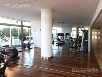 IMPECABLE DUPLEX  CON COCHERA. SOBRE AV. DEL LIBERTADOR,  (OLIVOS).