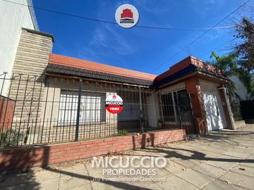 Casa en venta, Mateo Gelves 728, a pocas cuadras del centro de Escobar