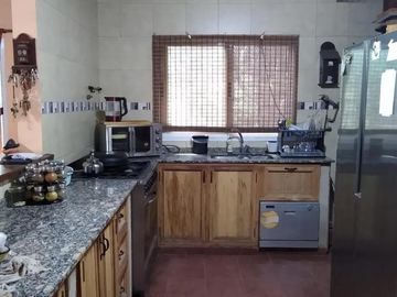 Casa en venta - 2 Dormitorios 1 Baño - Cocheras - 1.900Mts2 - Cañuelas