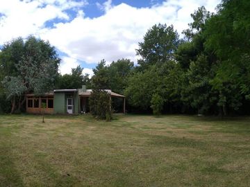 Casa en venta - 2 Dormitorios 1 Baño - Cocheras - 1.900Mts2 - Cañuelas