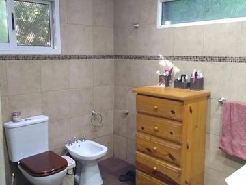 Casa en venta - 2 Dormitorios 1 Baño - Cocheras - 1.900Mts2 - Cañuelas