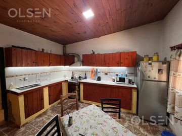 VENTA CASA QUINTAS DE ARGUELLO 3 dormitorios, 3 baños (1 en suite), cochera p/2 autos