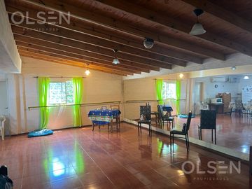 VENTA CASA QUINTAS DE ARGUELLO 3 dormitorios, 3 baños (1 en suite), cochera p/2 autos