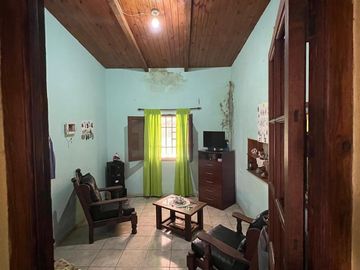 VENTA CASA QUINTAS DE ARGUELLO 3 dormitorios, 3 baños (1 en suite), cochera p/2 autos
