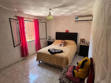 VENTA CASA QUINTAS DE ARGUELLO 3 dormitorios, 3 baños (1 en suite), cochera p/2 autos