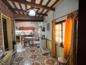 VENTA CASA QUINTAS DE ARGUELLO 3 dormitorios, 3 baños (1 en suite), cochera p/2 autos