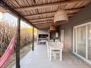 Venta  - Casa Barrio  El Aljibe  - Manzanares - Pilar APTO CRÉDITO