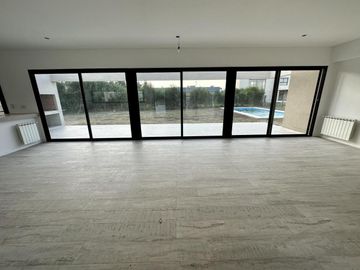 CASA EN VENTA  150m2 - CLUB DE CAMPO SANTA JUANA - CANNING