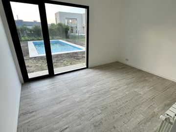 CASA EN VENTA  150m2 - CLUB DE CAMPO SANTA JUANA - CANNING
