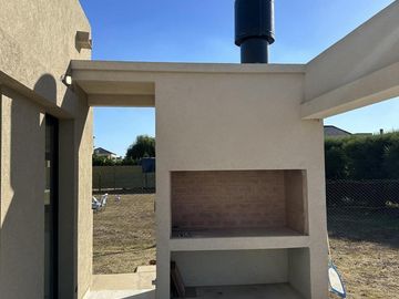 CASA EN VENTA  150m2 - CLUB DE CAMPO SANTA JUANA - CANNING