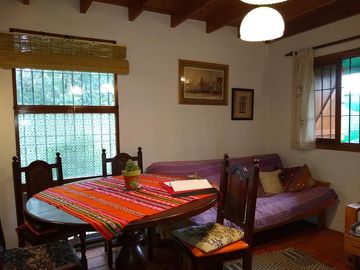 CHALET EN MUY BUEN ESTADO -     GLEW - PERMUTA POR DEPTO EN ZONA SUR