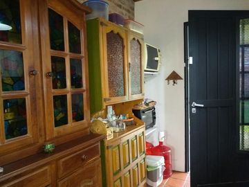 CHALET EN MUY BUEN ESTADO -     GLEW - PERMUTA POR DEPTO EN ZONA SUR