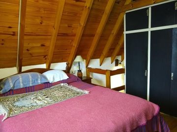 CHALET EN MUY BUEN ESTADO -     GLEW - PERMUTA POR DEPTO EN ZONA SUR