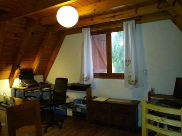 CHALET EN MUY BUEN ESTADO -     GLEW - PERMUTA POR DEPTO EN ZONA SUR