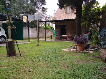 CHALET EN MUY BUEN ESTADO -     GLEW - PERMUTA POR DEPTO EN ZONA SUR