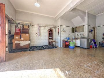 Casa y Local en PH y todo en PLANTA BAJA. Pompeya