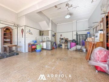 Casa y Local en PH y todo en PLANTA BAJA. Pompeya