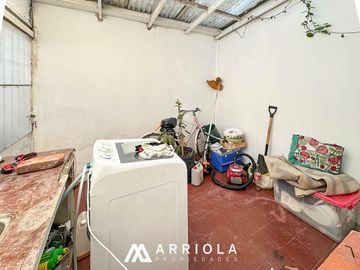 Casa y Local en PH y todo en PLANTA BAJA. Pompeya