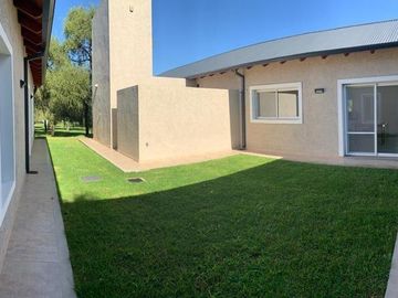 Venta Casa 3 Dormitorios B° Country Causana