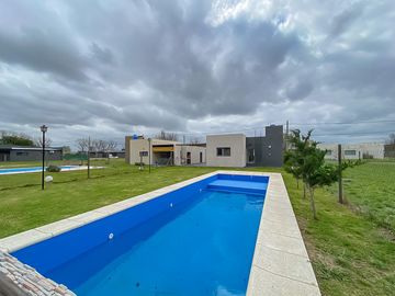 Casa con pileta Funes Town