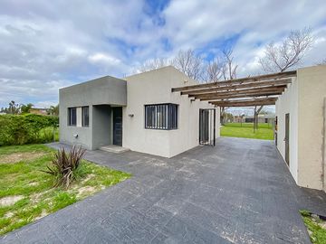 Casa con pileta Funes Town