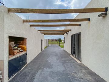 Casa con pileta Funes Town