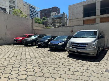 Departamento de 3 ambientes con cochera descubierta en Palermo