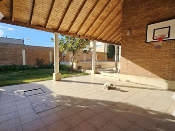 Casa 5 dormitorios - Jardines del Rey