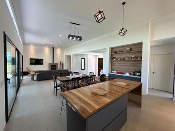 Vente - Casa - Haras El Malacate  Club de Campo - Exaltación de la Cruz