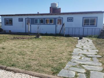 Casa en venta - 4 Dormitorios 3 Baños - Cochera - 405Mts2 - Mar Chiquita