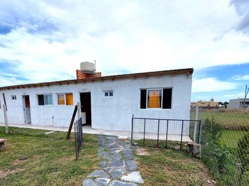 Casa en venta - 4 Dormitorios 3 Baños - Cochera - 405Mts2 - Mar Chiquita