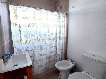 Casa en venta - 4 Dormitorios 3 Baños - Cochera - 405Mts2 - Mar Chiquita