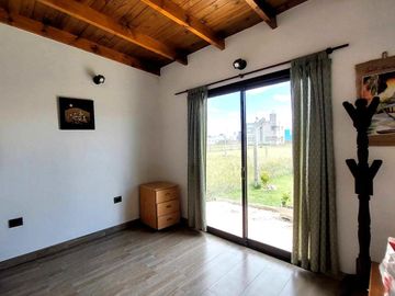 Casa en venta - 4 Dormitorios 3 Baños - Cochera - 405Mts2 - Mar Chiquita