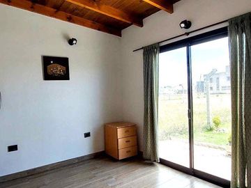 Casa en venta - 4 Dormitorios 3 Baños - Cochera - 405Mts2 - Mar Chiquita