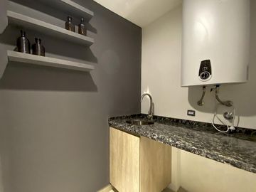 Departamento 1 dormitorio contrafrente en venta en Centro