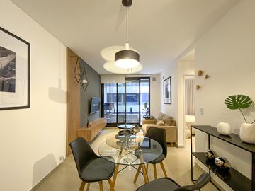 Departamento 1 dormitorio contrafrente en venta en Centro