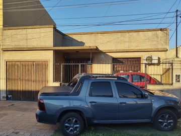 PERMUTA  POR DEPTO CENTRO BALLESTER VENTA Casa ideal 2 Flias