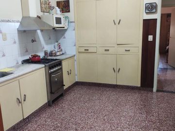 PERMUTA  POR DEPTO CENTRO BALLESTER VENTA Casa ideal 2 Flias