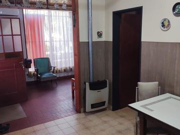 PERMUTA  POR DEPTO CENTRO BALLESTER VENTA Casa ideal 2 Flias